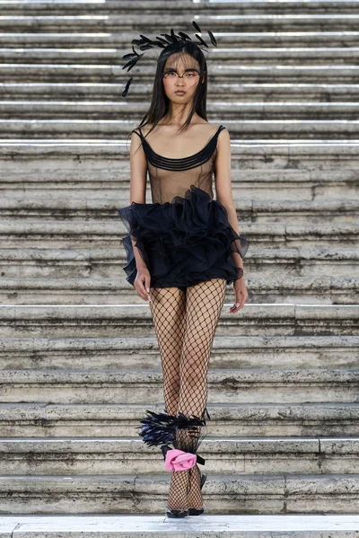 Look 18